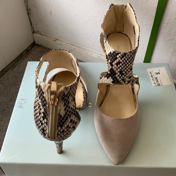 Marc Fisher Women's Kabriele3 Dress Pump. Size 6. New with box. - Picture 4 of 6